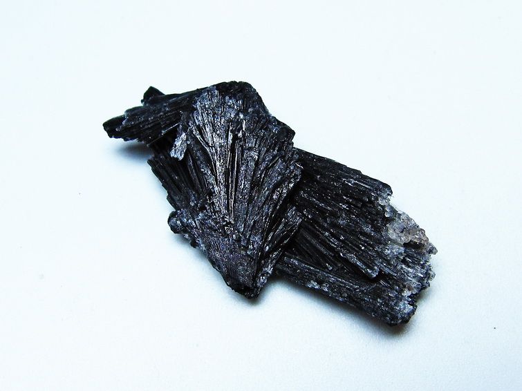 ブラック カイヤナイト 原石 一点物 171-7492