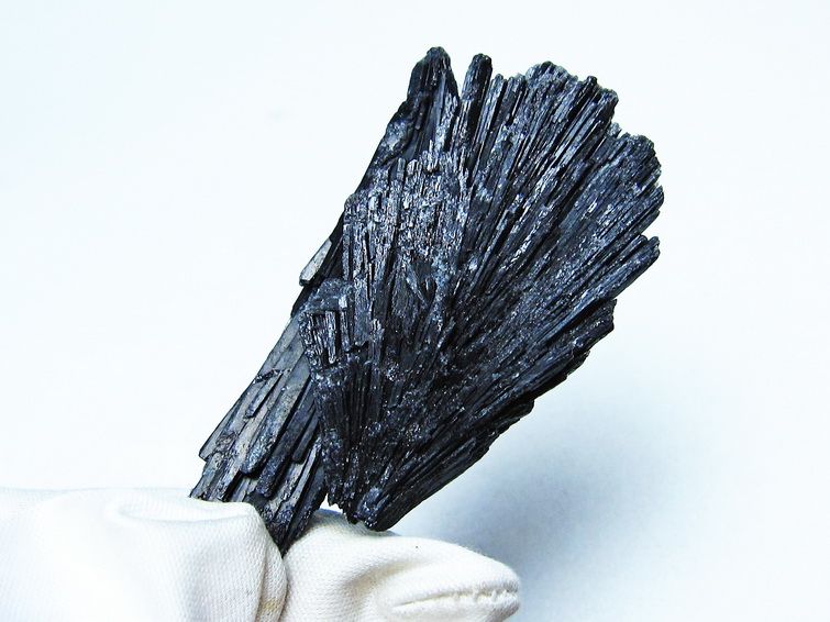 ブラック カイヤナイト 原石 一点物 171-7493
