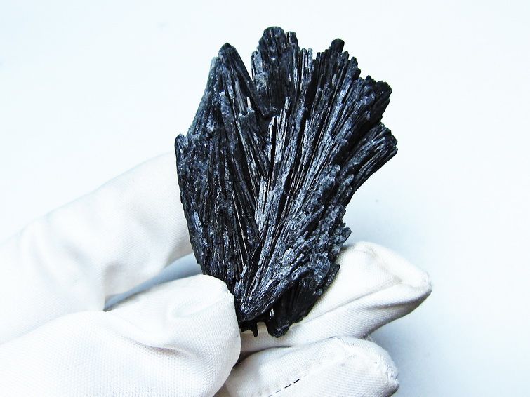 ブラック カイヤナイト 原石 一点物 171-7494