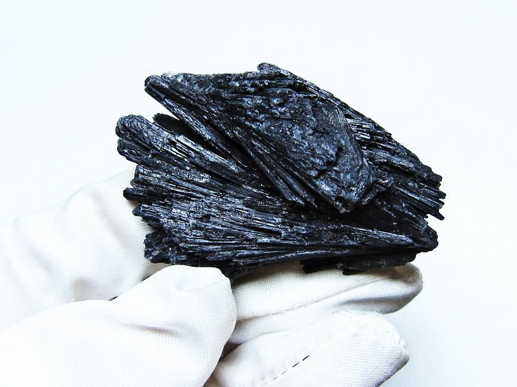 ブラック カイヤナイト 原石 一点物 171-7494