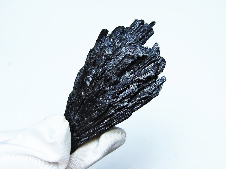 ブラック カイヤナイト 原石 一点物 171-7495