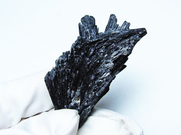 ブラック カイヤナイト 原石 一点物 171-7496