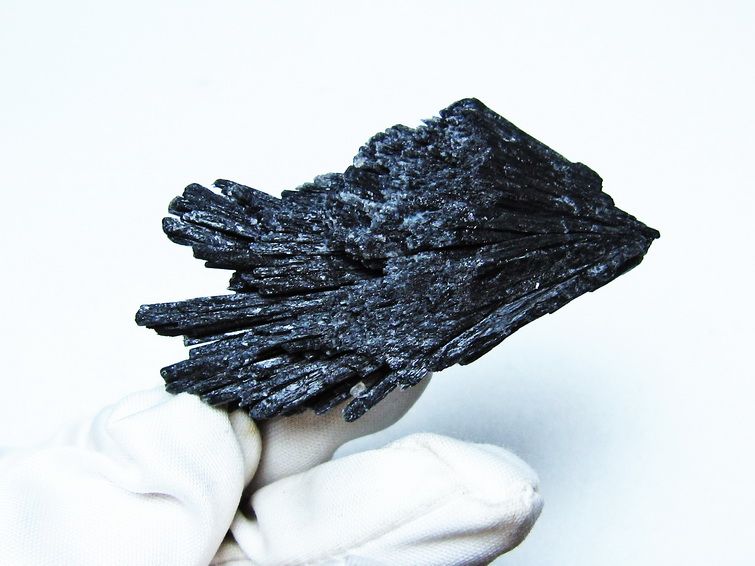 ブラック カイヤナイト 原石 一点物 171-7496