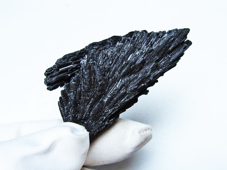 ブラック カイヤナイト 原石 一点物 171-7497