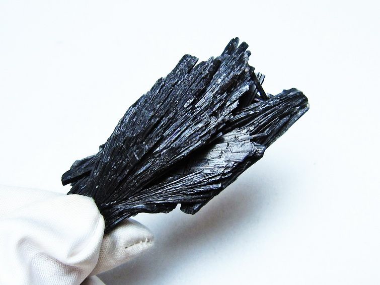 ブラック カイヤナイト 原石 一点物 171-7498