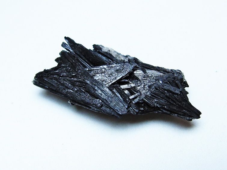 ブラック カイヤナイト 原石 一点物 171-7498