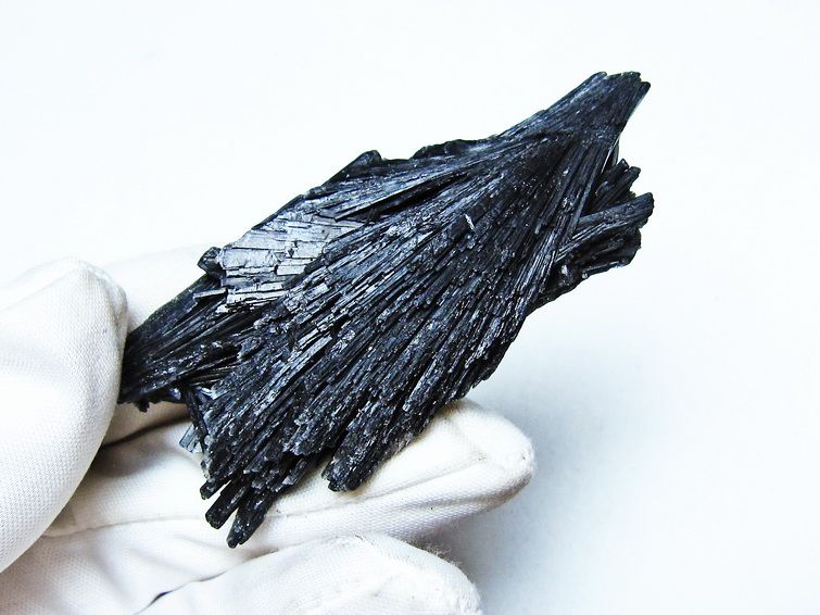 ブラック カイヤナイト 原石 一点物 171-7498