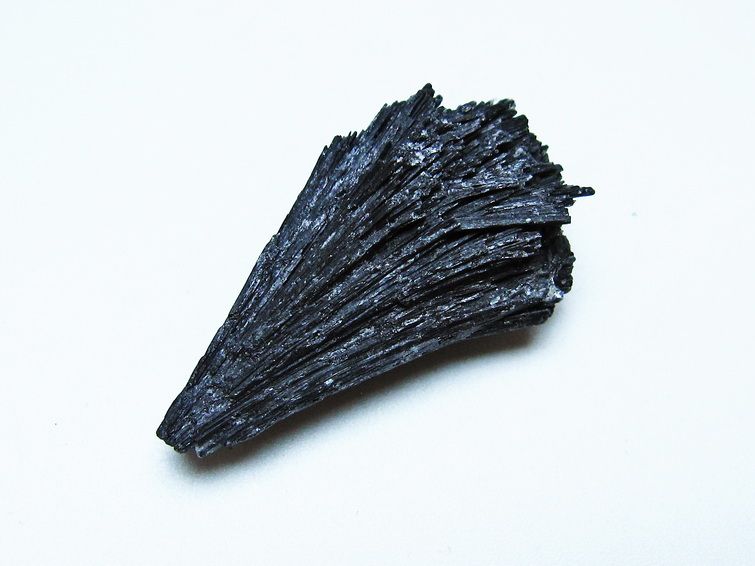ブラック カイヤナイト 原石 一点物 171-7499