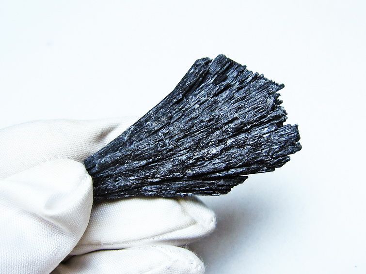 ブラック カイヤナイト 原石 一点物 171-7499