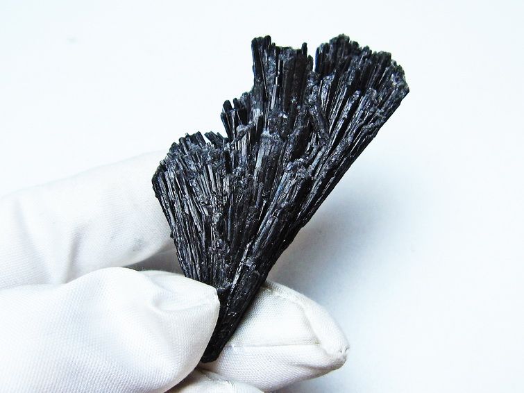 ブラック カイヤナイト 原石 一点物 171-7500
