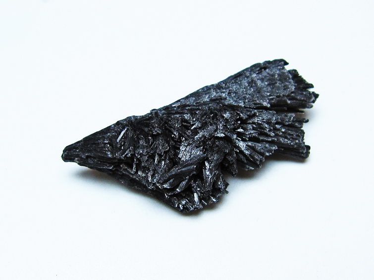 ブラック カイヤナイト 原石 一点物 171-7500