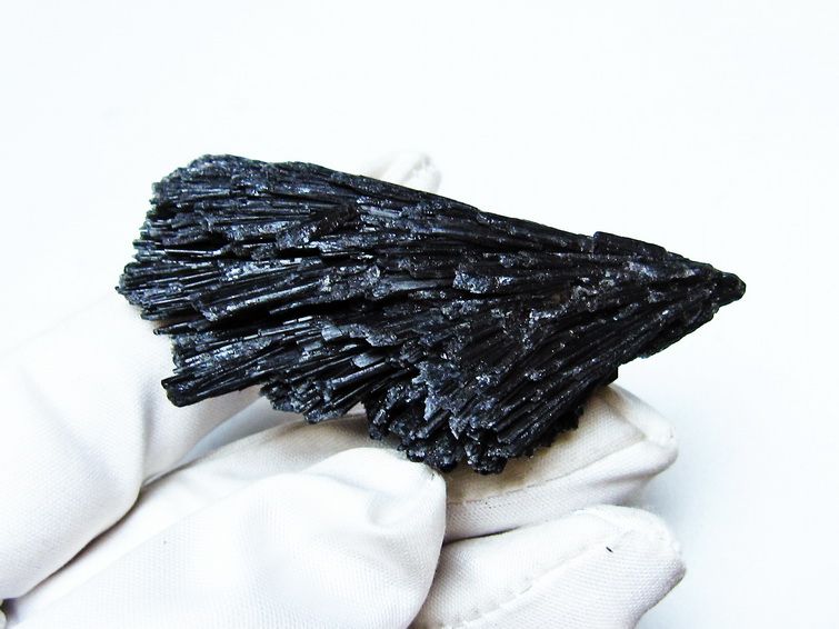 ブラック カイヤナイト 原石 一点物 171-7500