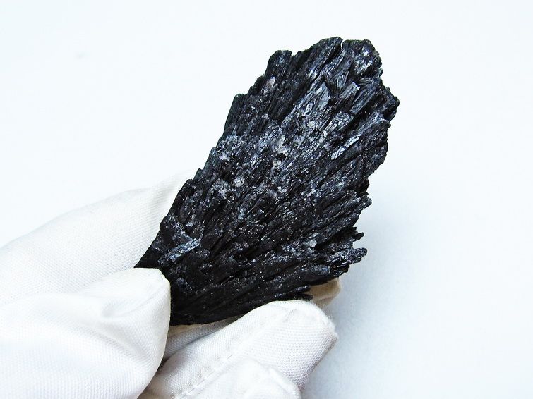 ブラック カイヤナイト 原石 一点物 171-7503