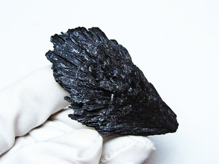 ブラック カイヤナイト 原石 一点物 171-7503