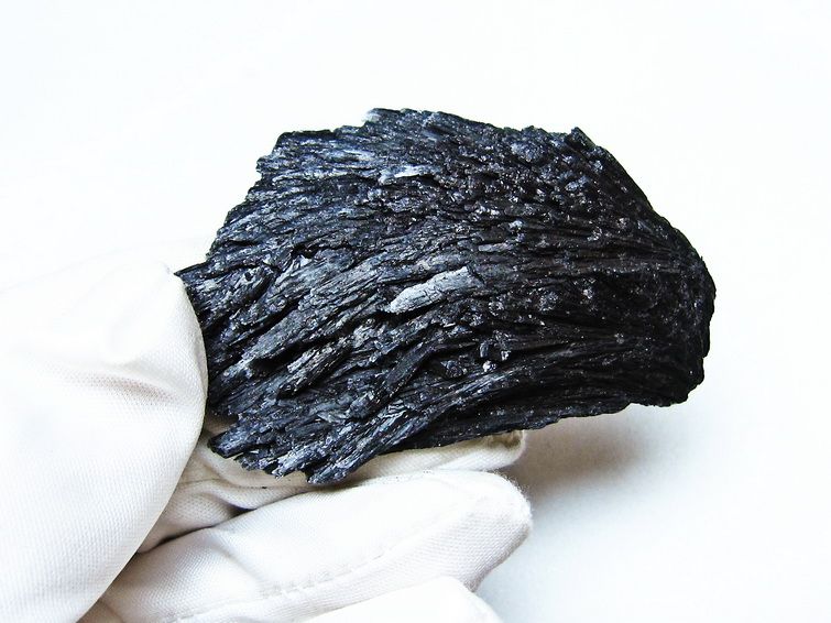 ブラック カイヤナイト 原石 一点物 171-7506