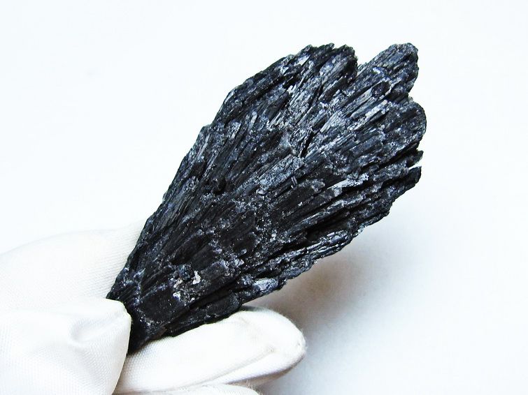 ブラック カイヤナイト 原石 一点物 171-7509
