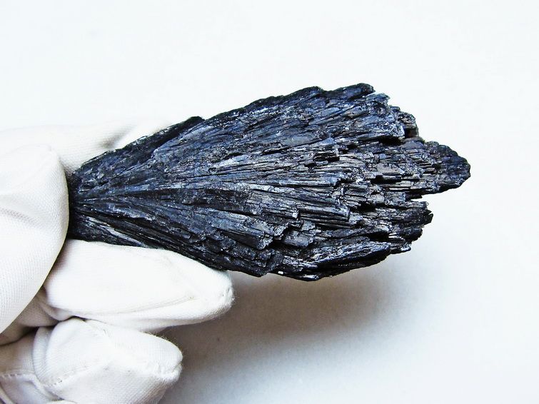 ブラック カイヤナイト 原石 一点物 171-7509