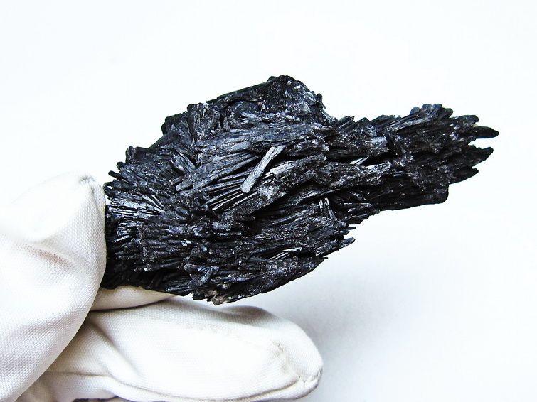 ブラック カイヤナイト 原石 一点物 171-7510