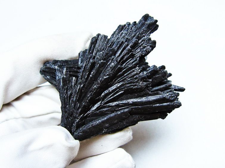 ブラック カイヤナイト 原石 一点物 171-7511