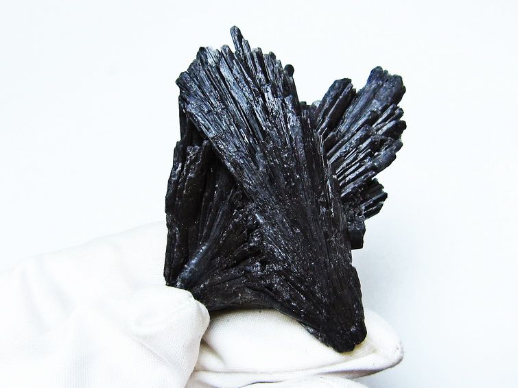 ブラック カイヤナイト 原石 一点物 171-7511