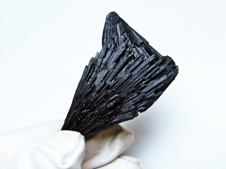 ブラック カイヤナイト 原石 一点物 171-7512