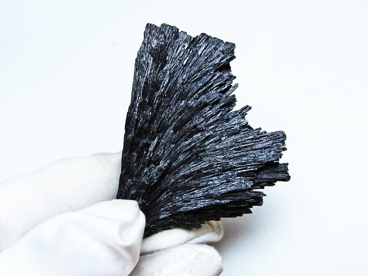 ブラック カイヤナイト 原石 一点物 171-7513