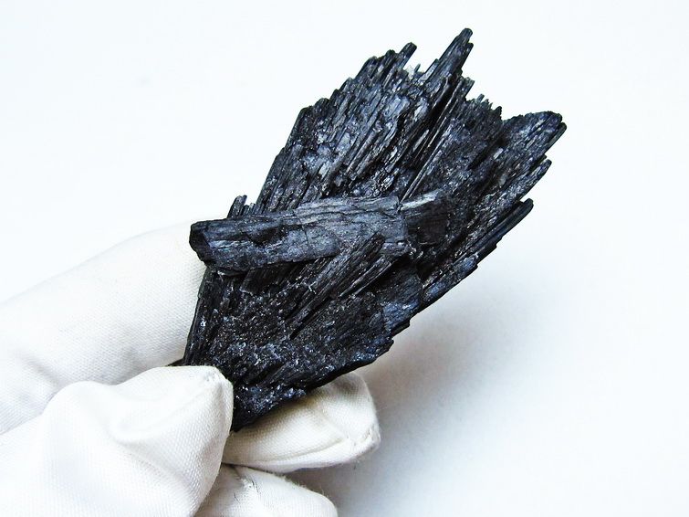 ブラック カイヤナイト 原石 一点物 171-7516
