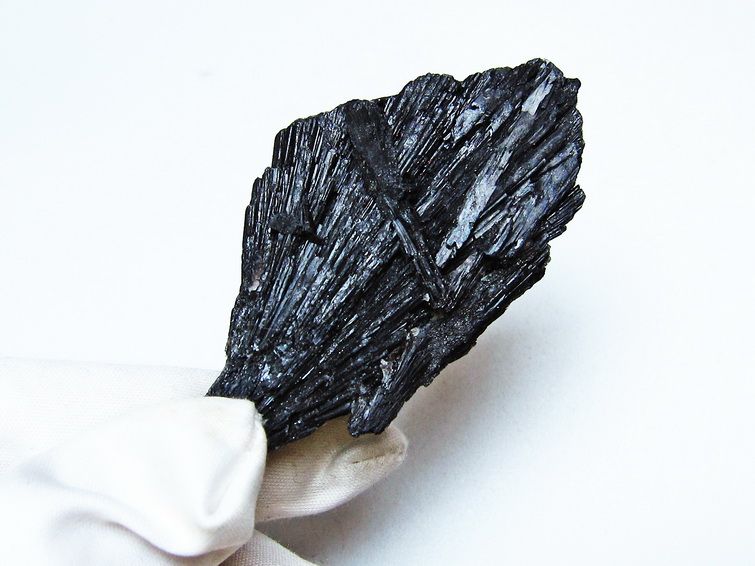 ブラック カイヤナイト 原石 一点物 171-7517