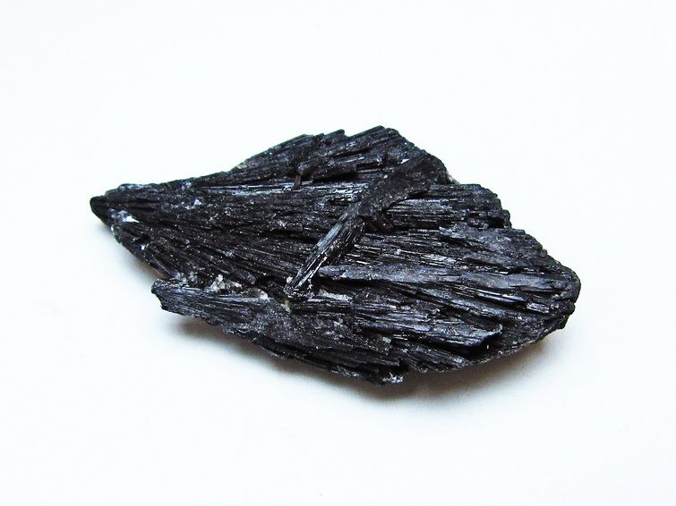ブラック カイヤナイト 原石 一点物 171-7517