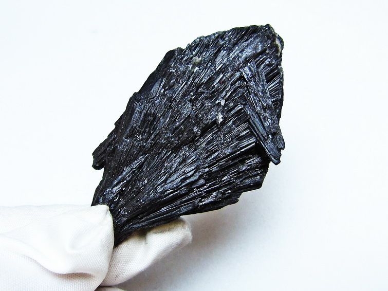 ブラック カイヤナイト 原石 一点物 171-7517
