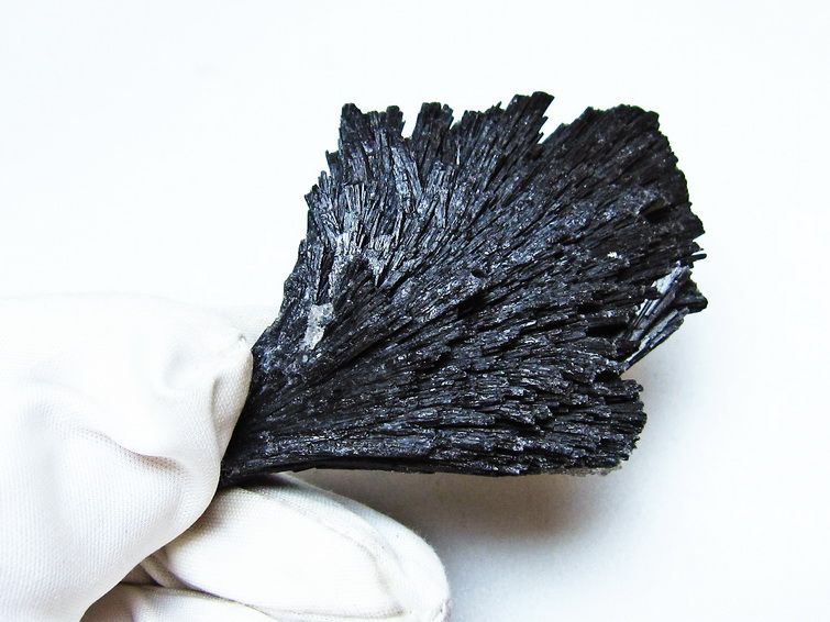 ブラック カイヤナイト 原石 一点物 171-7518