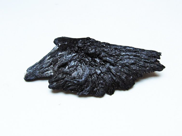 ブラック カイヤナイト 原石 一点物 171-7519