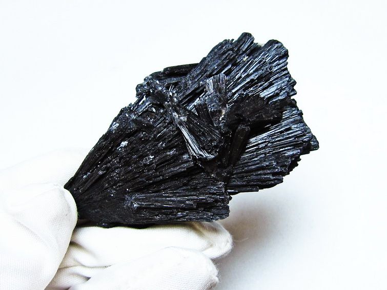 ブラック カイヤナイト 原石 一点物 171-7520