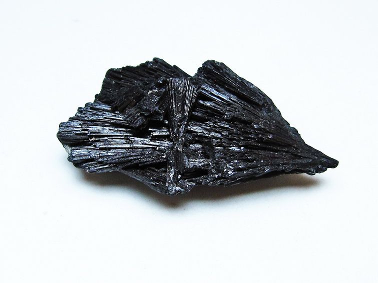 ブラック カイヤナイト 原石 一点物 171-7520
