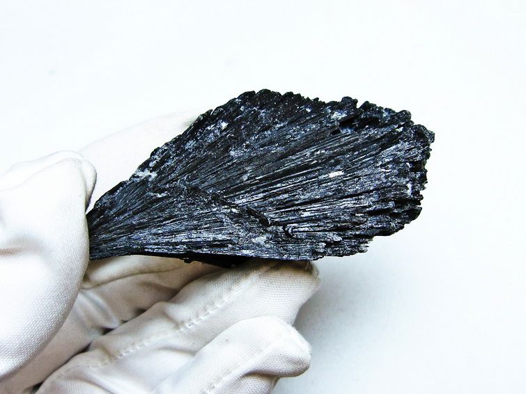 ブラック カイヤナイト 原石 一点物 171-7521