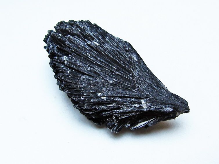 ブラック カイヤナイト 原石 一点物 171-7521