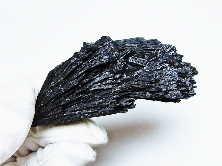 ブラック カイヤナイト 原石 一点物 171-7522