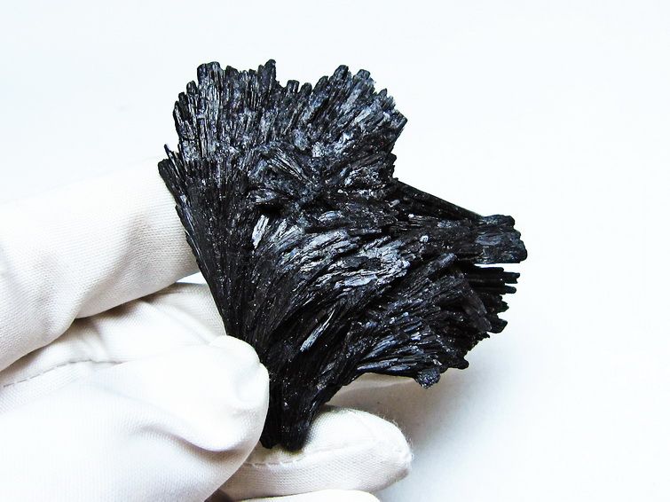 ブラック カイヤナイト 原石 一点物 171-7523