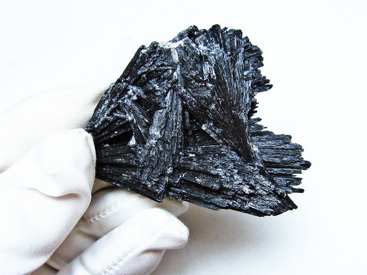 ブラック カイヤナイト 原石 一点物 171-7524