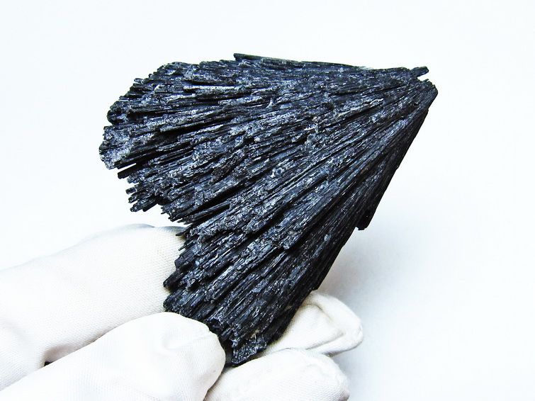 ブラック カイヤナイト 原石 一点物 171-7524