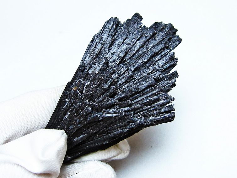 ブラック カイヤナイト 原石 一点物 171-7525