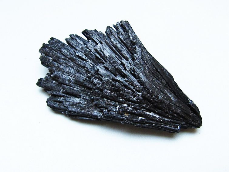 ブラック カイヤナイト 原石 一点物 171-7525