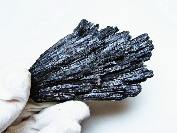 ブラック カイヤナイト 原石 一点物 171-7525