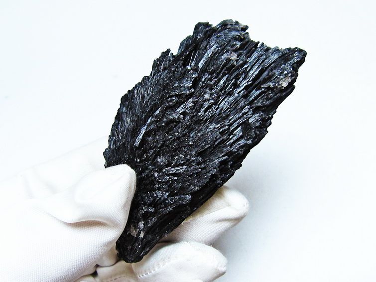 ブラック カイヤナイト 原石 一点物 171-7526