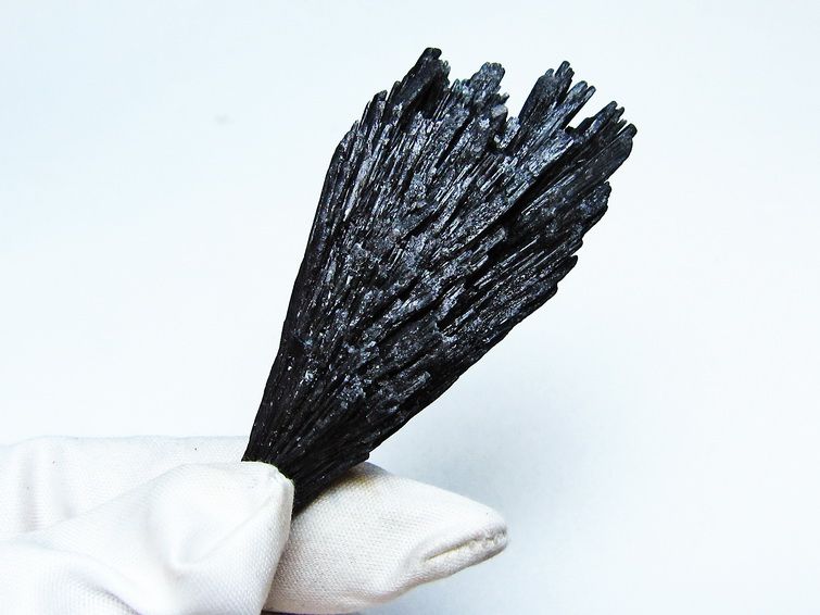 ブラック カイヤナイト 原石 一点物 171-7527