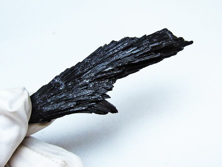 ブラック カイヤナイト 原石 一点物 171-7529