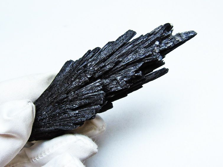 ブラック カイヤナイト 原石 一点物 171-7531