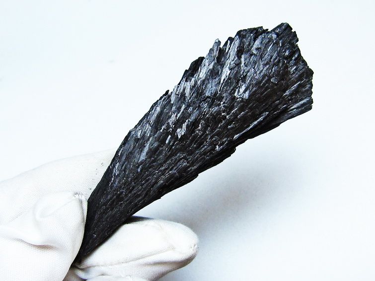 ブラック カイヤナイト 原石 一点物 171-7532