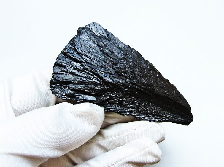 ブラック カイヤナイト 原石 一点物 171-7535