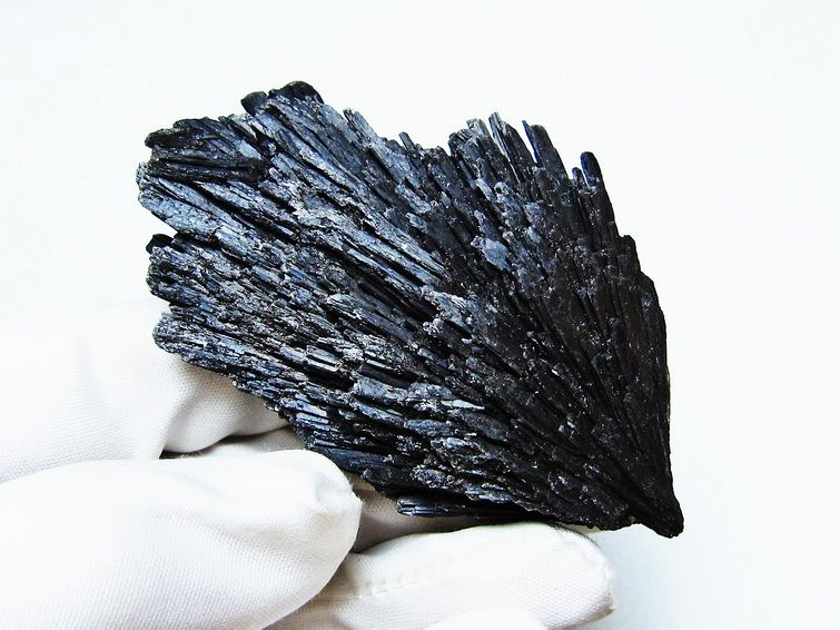 ブラック カイヤナイト 原石 一点物 171-7536